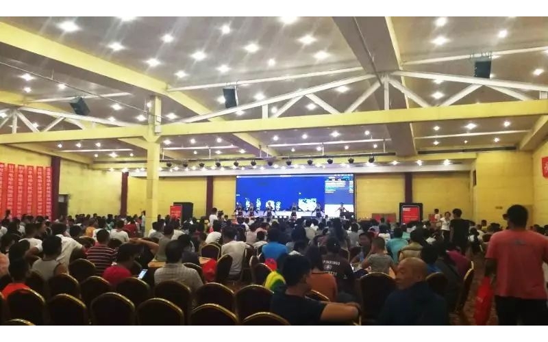 鄭州客戶答謝會太火爆!近1000人參會！半個小時訂貨突破1萬組！